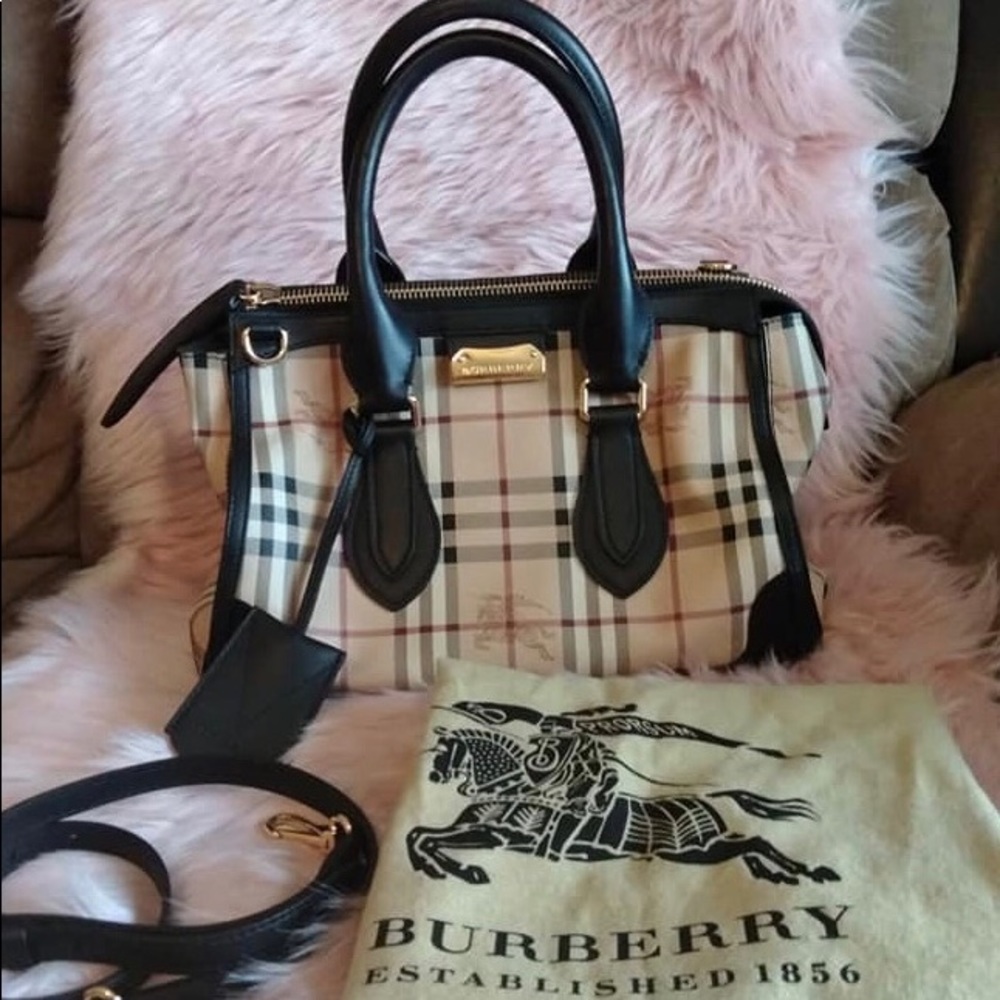 🎈SOLD🎈 Authentic SM Gladstone Burberry tote - Picture 1 of 8